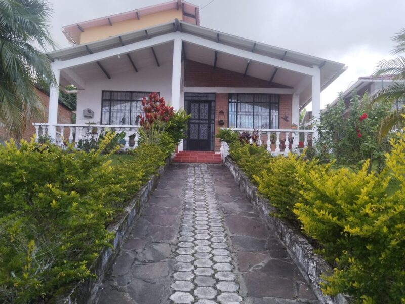 CASA EN VENTA EL BARRIO PEDREGAL CHACHAGÜÍ