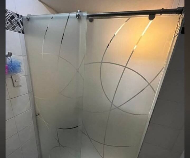 Todo en Aluminio Arquitectonico y Vidrio Templado, para tu hogar y negocio,