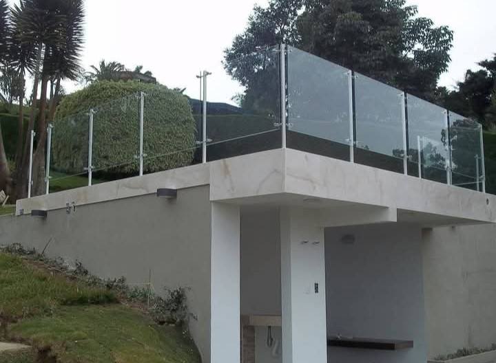 Todo en Aluminio Arquitectonico y Vidrio Templado, para tu hogar y negocio,