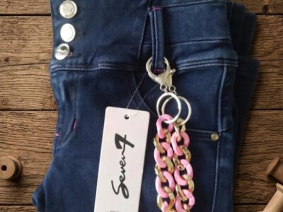 JEANS DE MARCA. LEVANTA COLA, CONTROL ABDOMEN, CON FAJA GRADUABLE INCLUIDA, CON CINTURÓN, EN MARCA SEVEN 7 Y EB