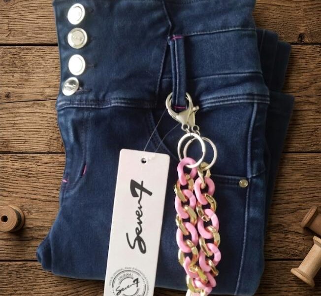 JEANS DE MARCA. LEVANTA COLA, CONTROL ABDOMEN, CON FAJA GRADUABLE INCLUIDA, CON CINTURÓN, EN MARCA SEVEN 7 Y EB