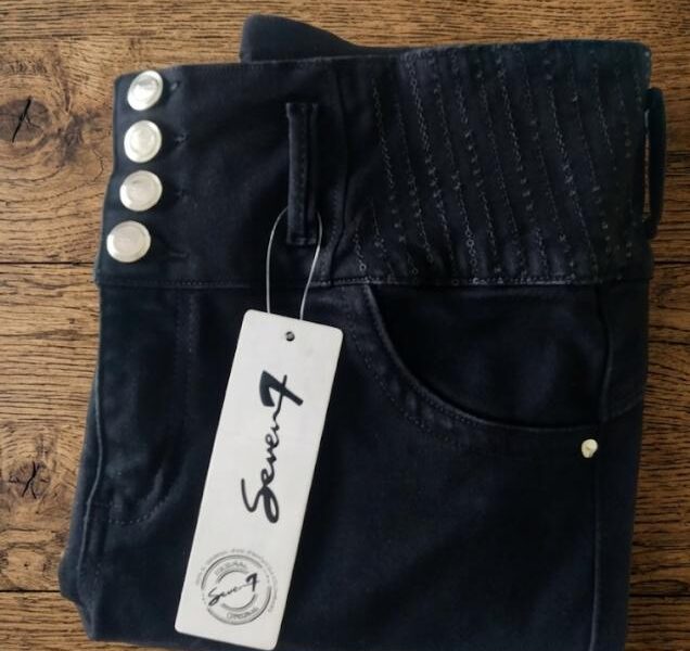 JEANS DE MARCA. LEVANTA COLA, CONTROL ABDOMEN, CON FAJA GRADUABLE INCLUIDA, CON CINTURÓN, EN MARCA SEVEN 7 Y EB