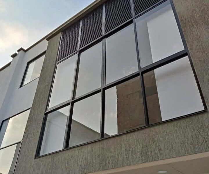 Todo en Aluminio Arquitectonico y Vidrio Templado, para tu hogar y negocio,
