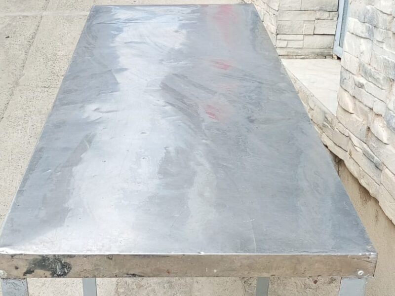 SE VENDE MESA EN ACERO INOXIDABLE